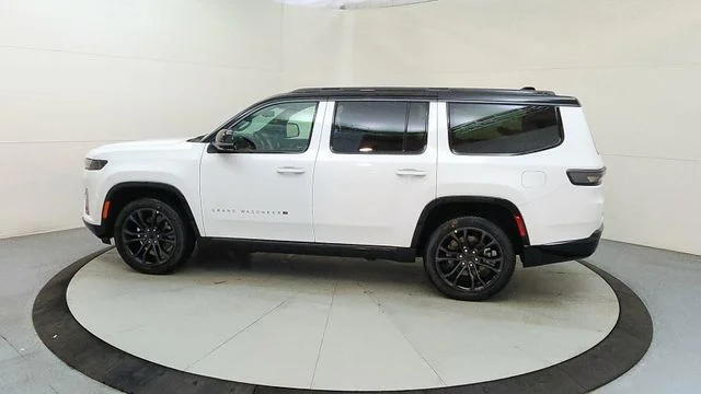 New 2026 Bright White Clear-Coat Exterior Paint Jeep Summit Obsidian image 6