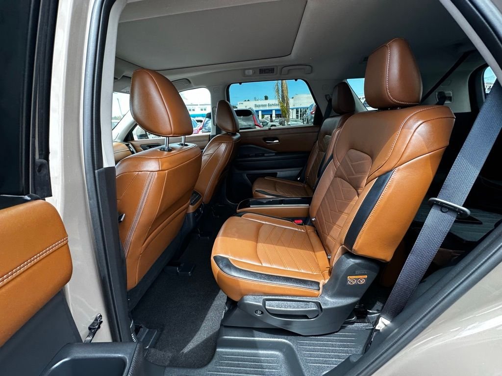 Used 2023 Beige Nissan Platinum image 21