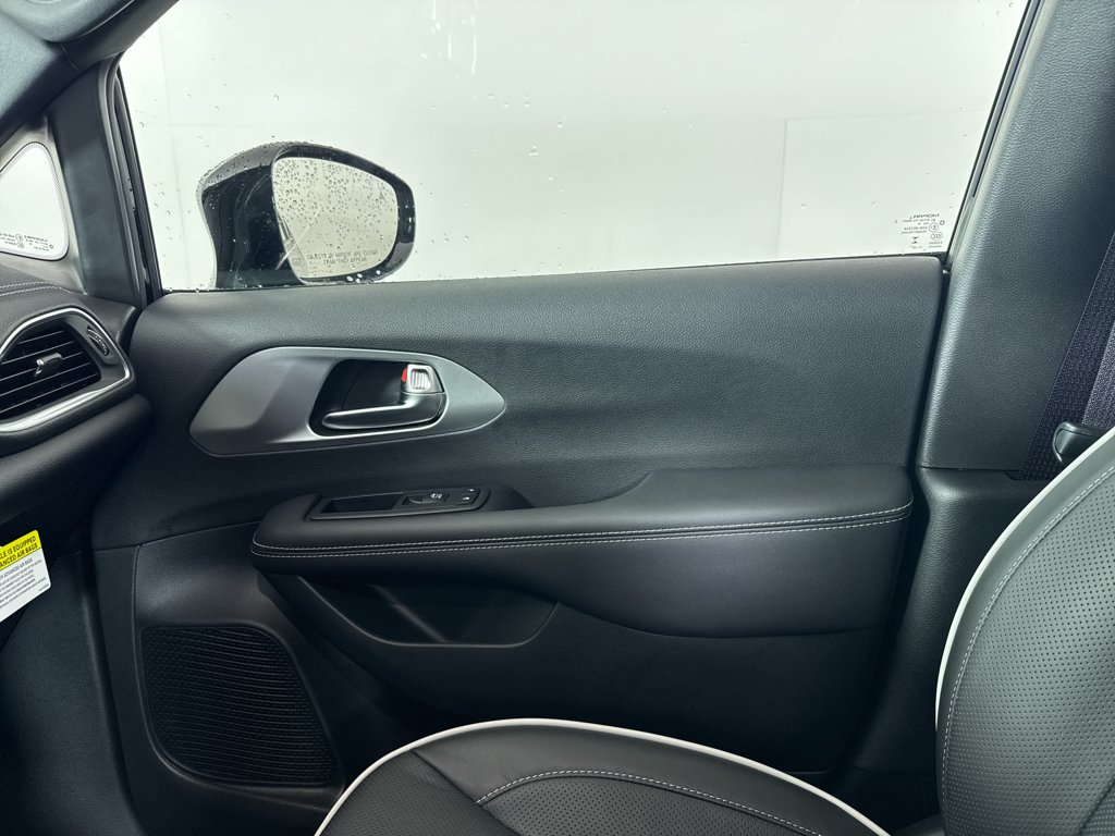 2026 Chrysler Pacifica Limited - Photo 33