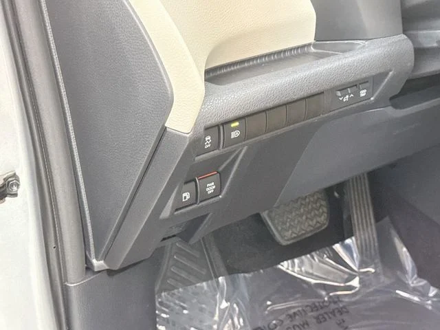 Used 2021 Silver Toyota XLE image 10