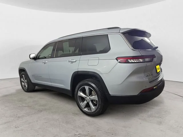 Used 2022 Silver Jeep Limited image 3