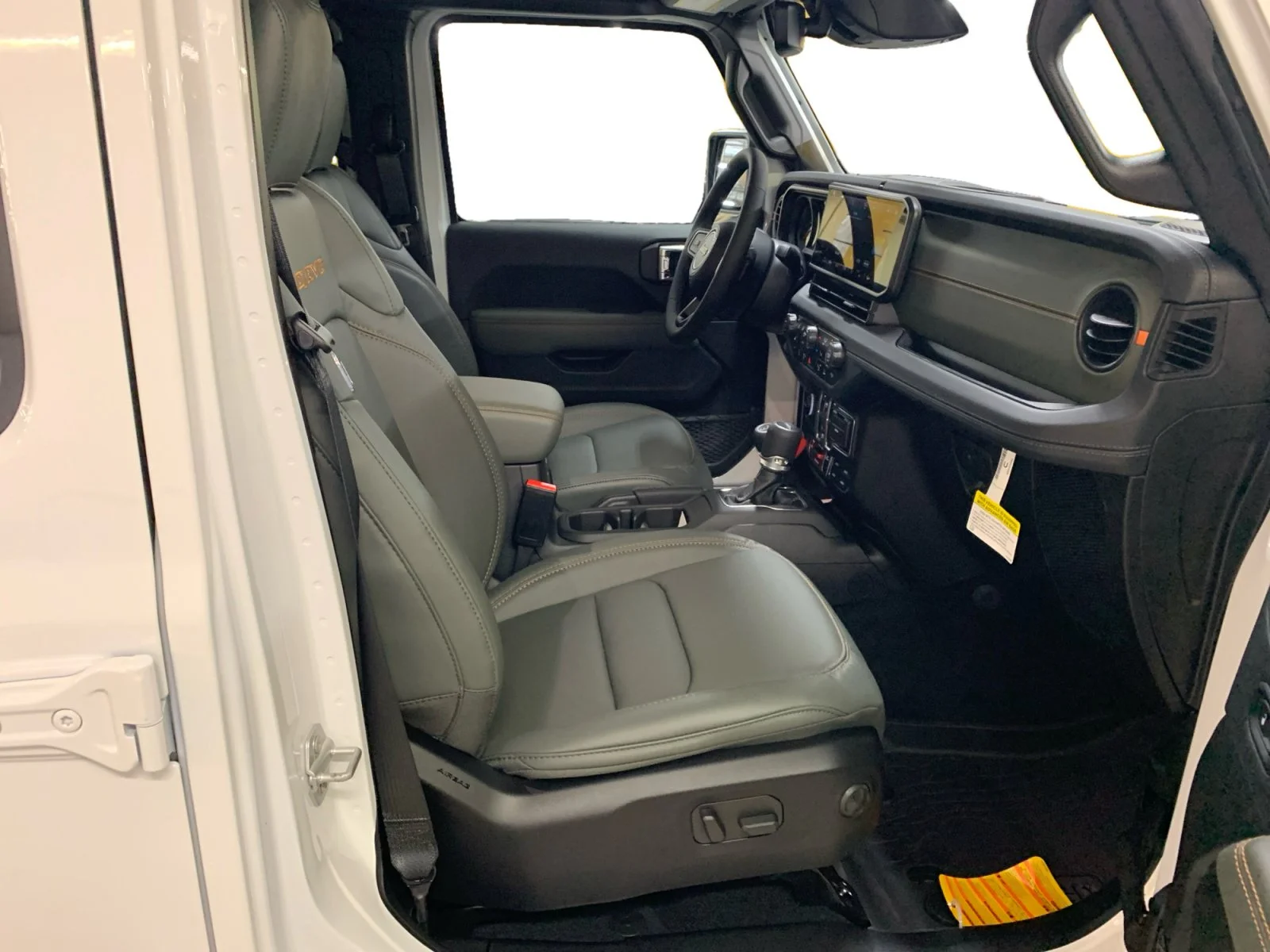 New 2026 Bright White Jeep Mojave image 17