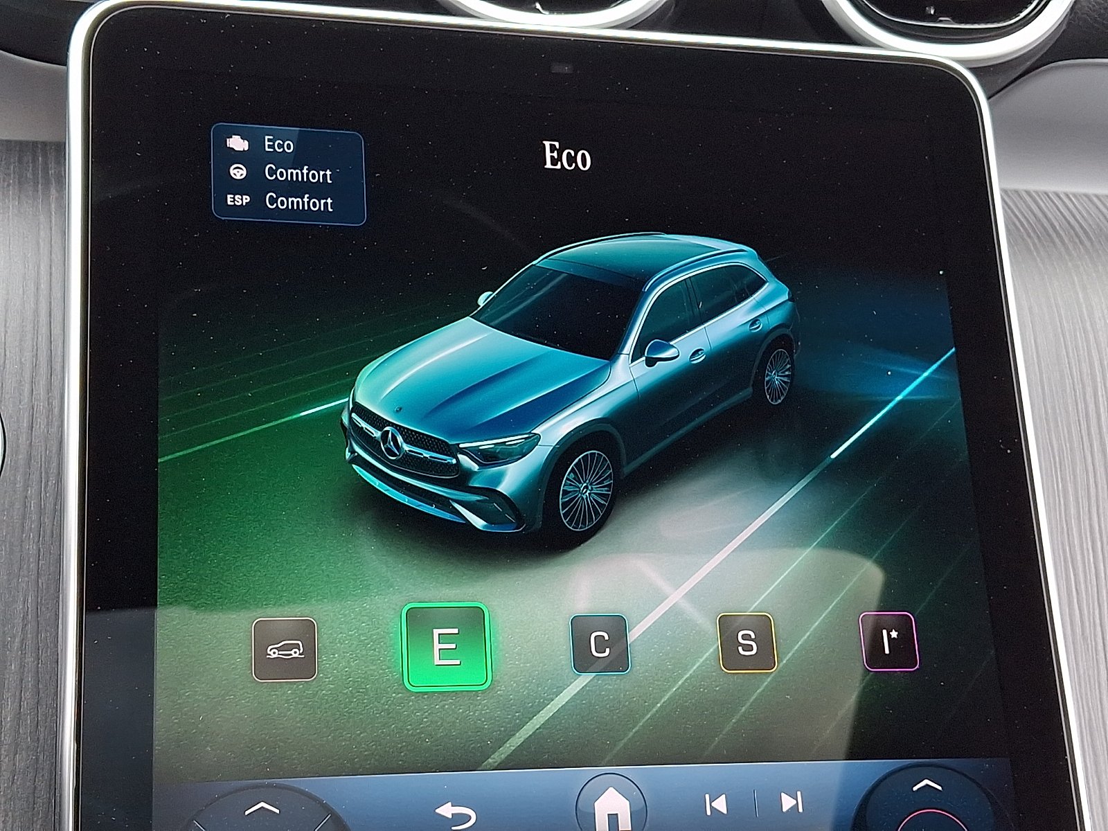 New 2026 Black Mercedes-Benz GLC 300 image 18