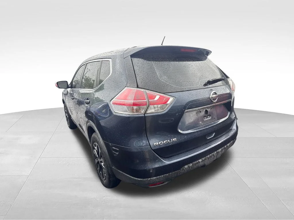 Used 2016 Blue Nissan S image 4