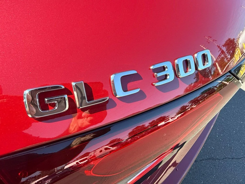New 2027 MANUFAKTUR Patagonia Red Metallic Mercedes-Benz GLC 300 image 9