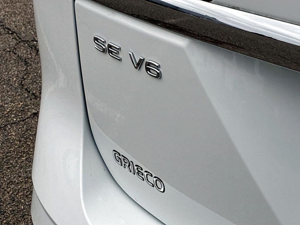 Used 2021 White Volkswagen 3.6L V6 SE w/Technology image 12
