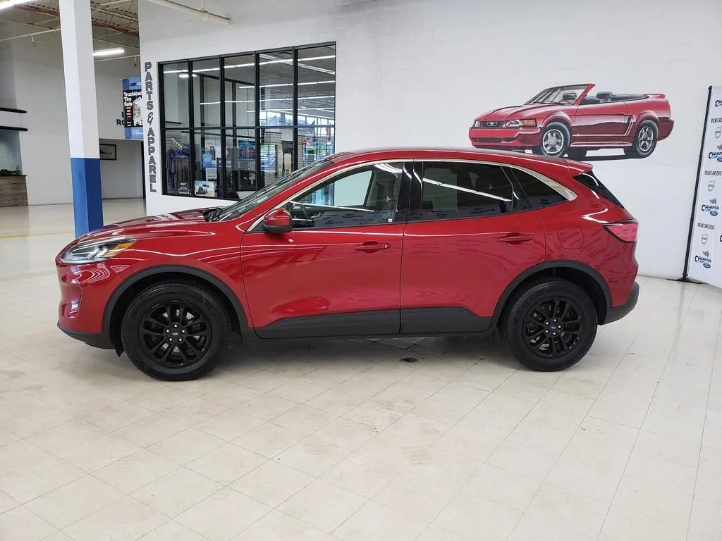 Certified Used 2021 Red Metallic Ford SE image 4