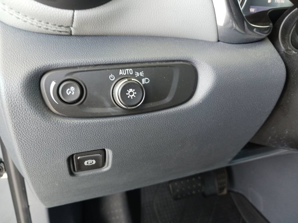 Used 2019 GRAPHITE METALLIC Chevrolet  image 34