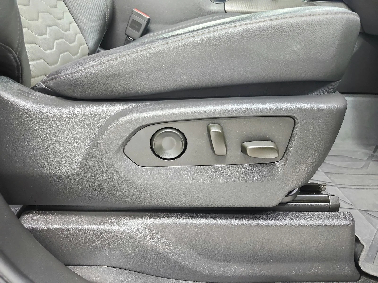 Used 2023  Chevrolet ZR2 image 46