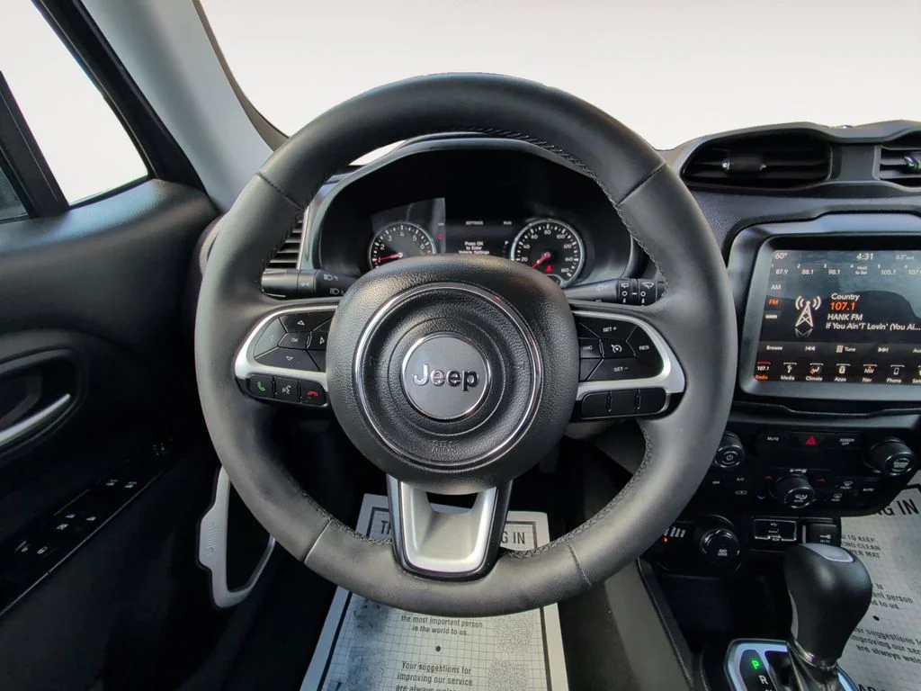 Used 2018 Gray Jeep Latitude image 12