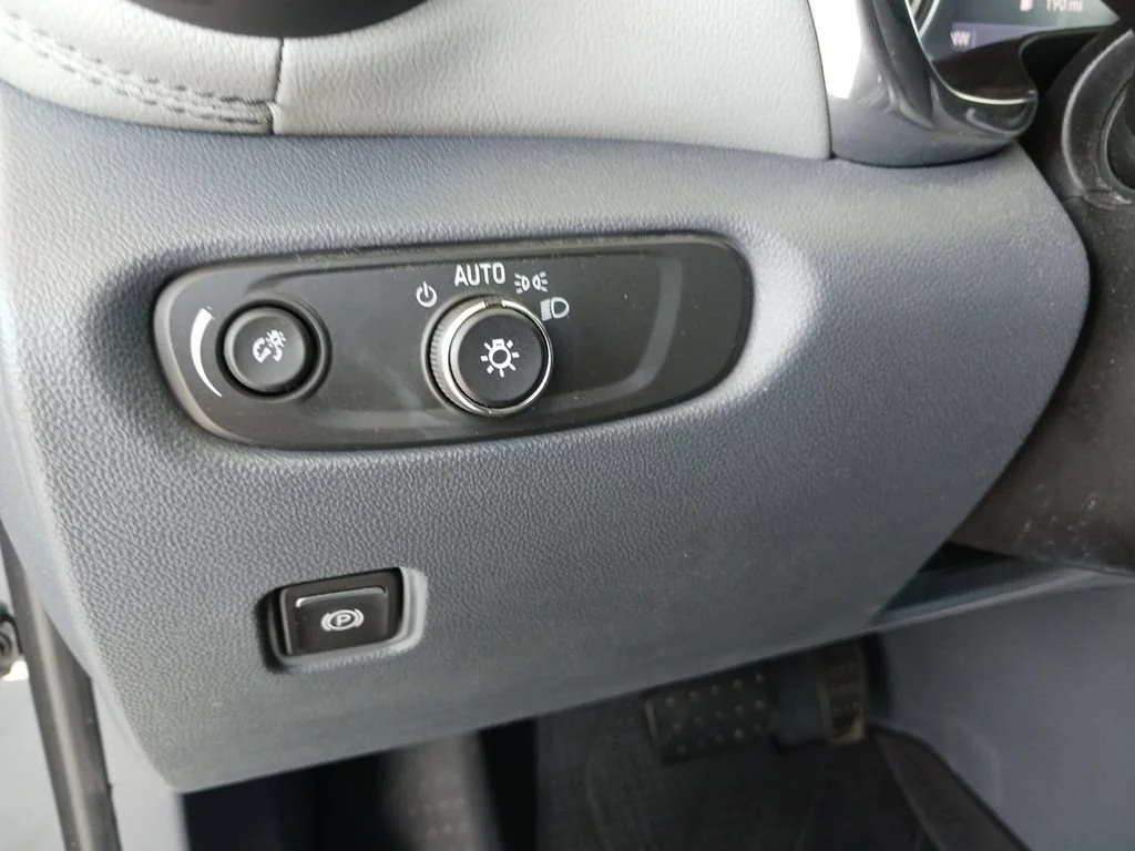 Used 2019 GRAPHITE METALLIC Chevrolet  image 34