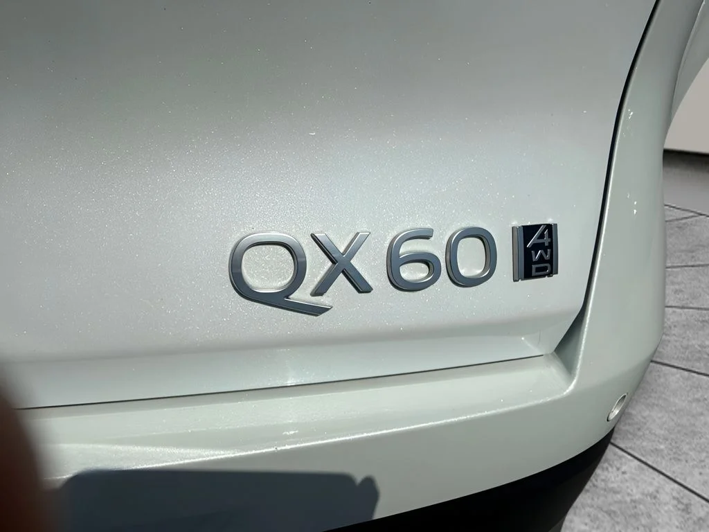 Used 2026 White INFINITI LUXE image 28
