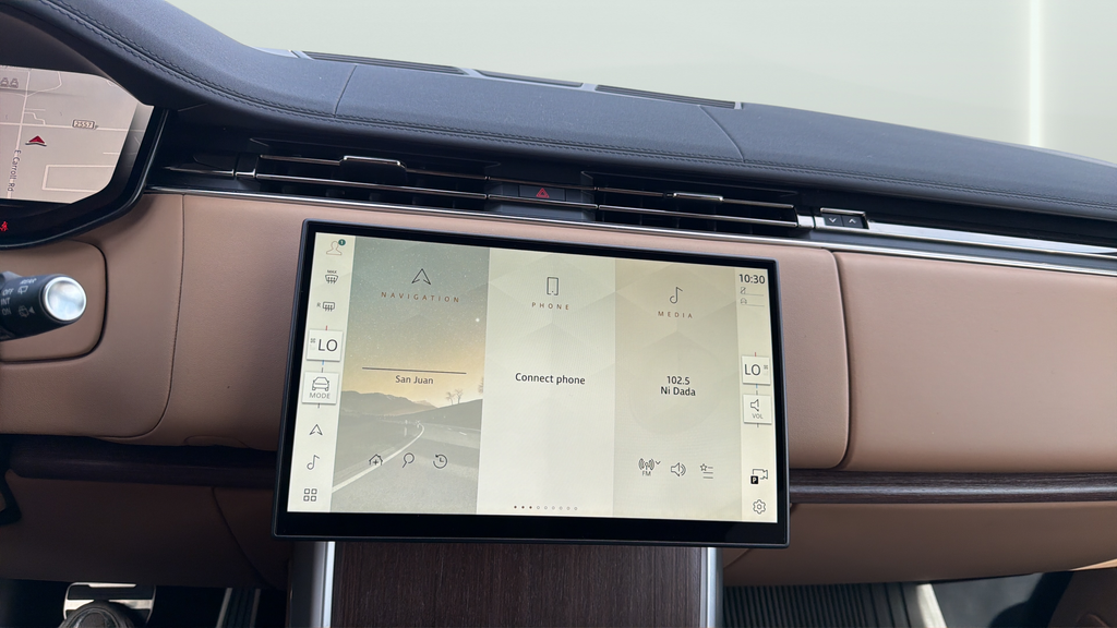 New 2026 Fuji White Land Rover SE image 22