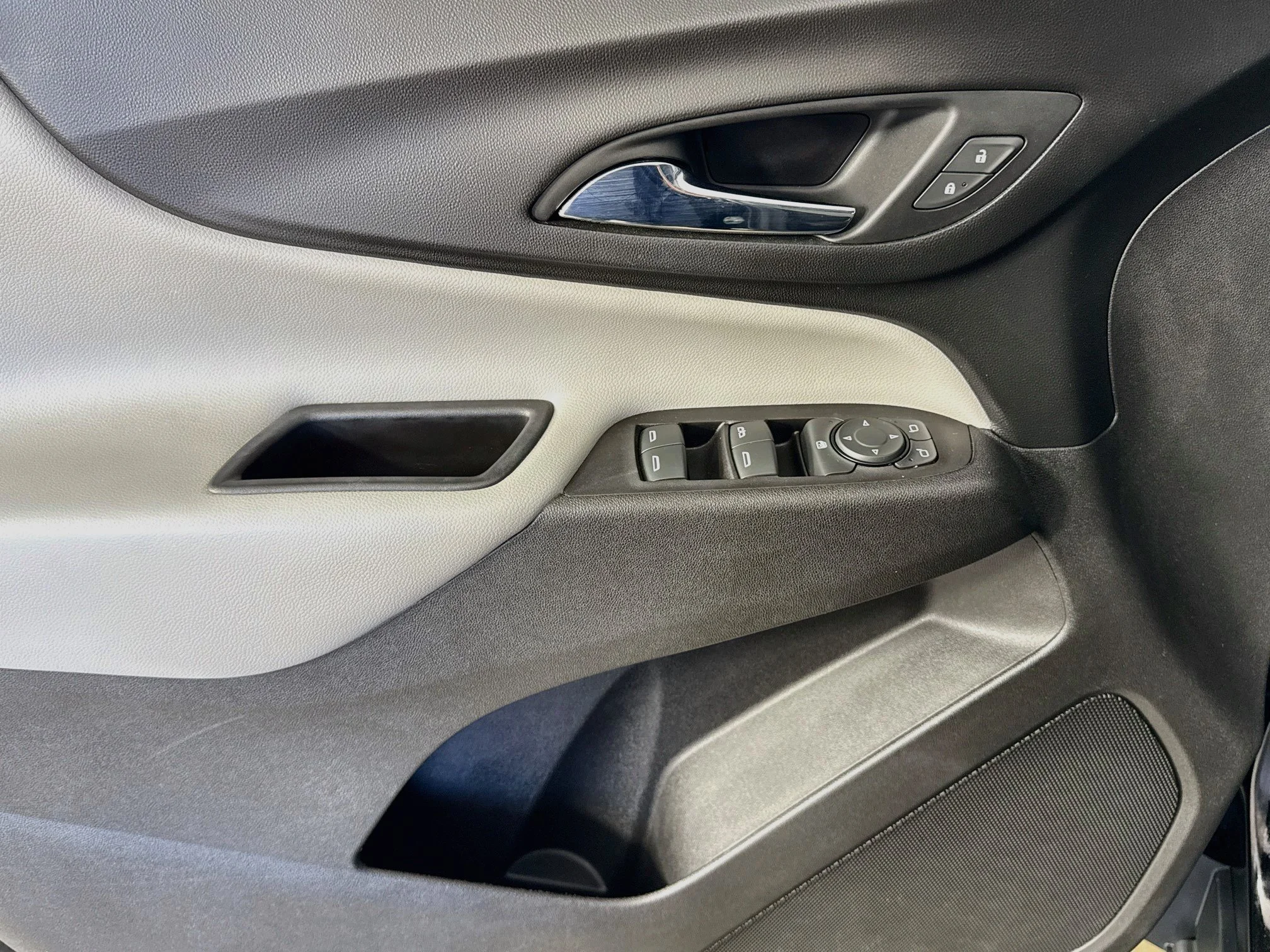 Used 2020 MOSAIC BLACK METALLIC Chevrolet LS image 19