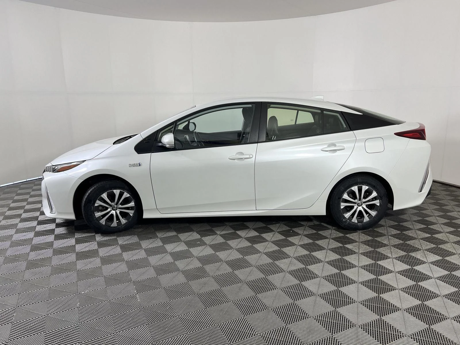 Used 2022 Wind Chill Pearl Toyota XLE image 6