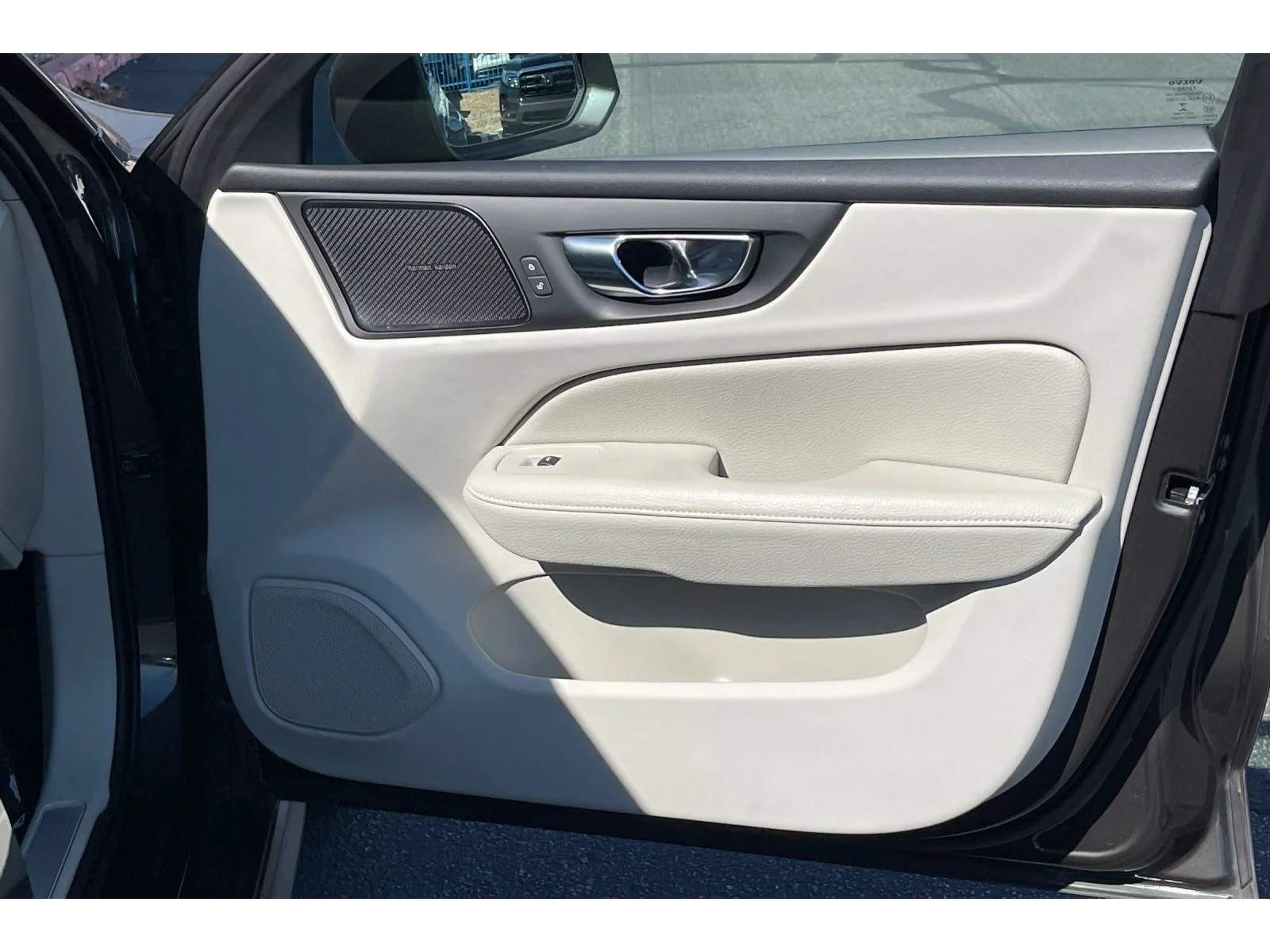 Used 2022 Pine Grey Metallic Volvo T5 image 21