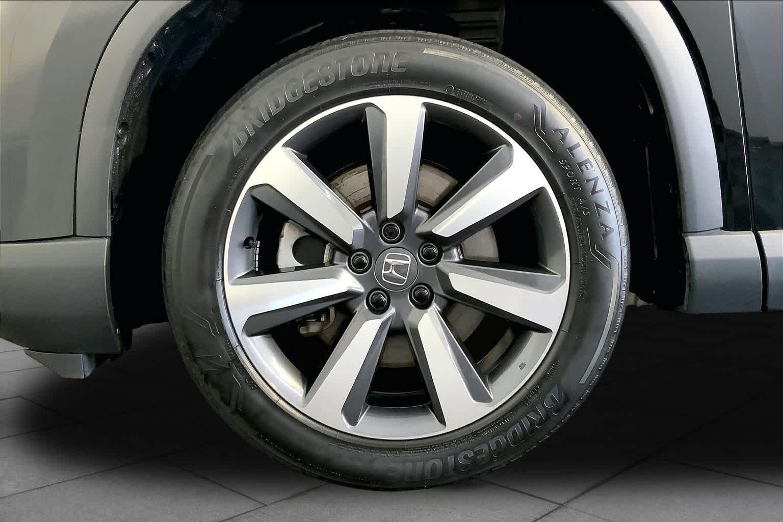 Used 2025 Crystal Black Pearl Honda Touring image 11