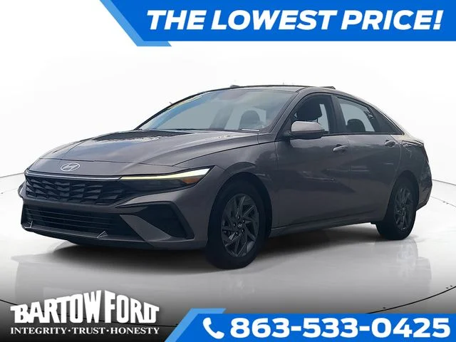Used 2024  Hyundai SEL image 1