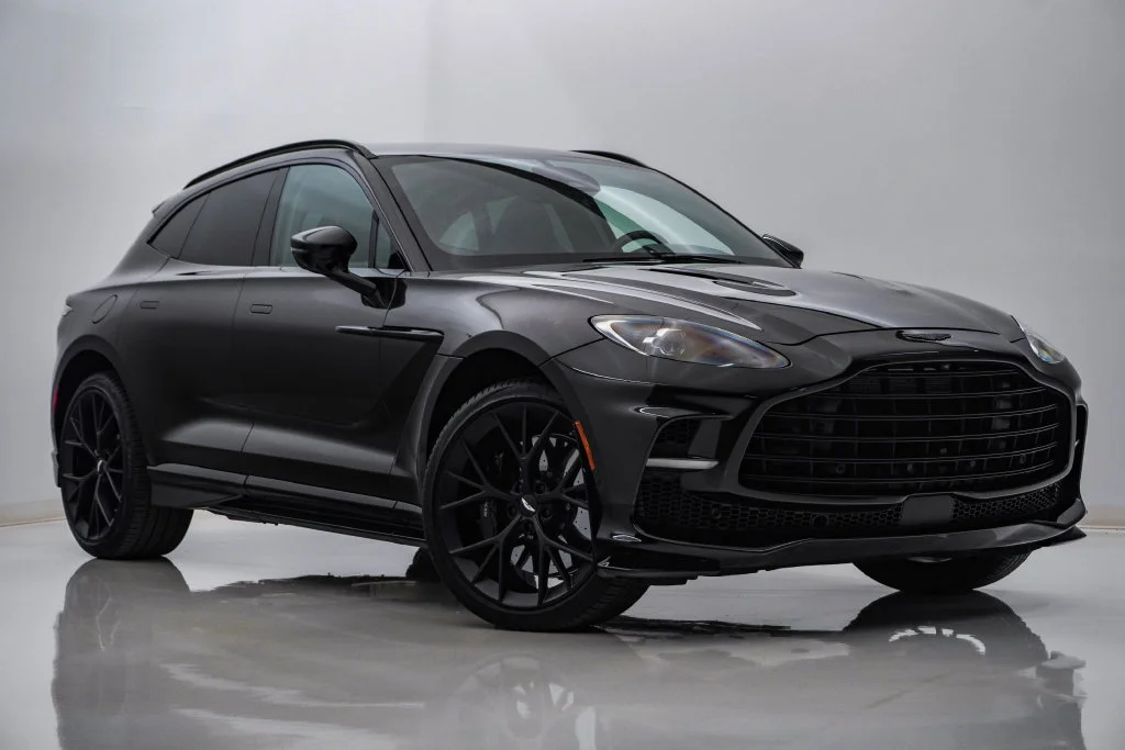 2025 Aston Martin DBX