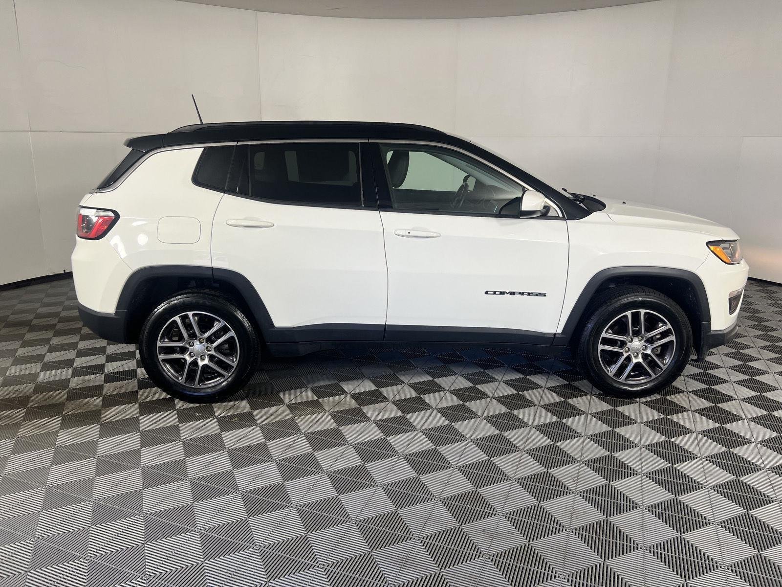 Used 2020 White Clearcoat Jeep Latitude image 10