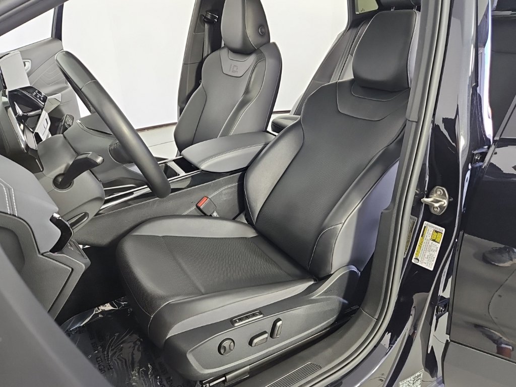 Used 2023 Black Volkswagen S image 22