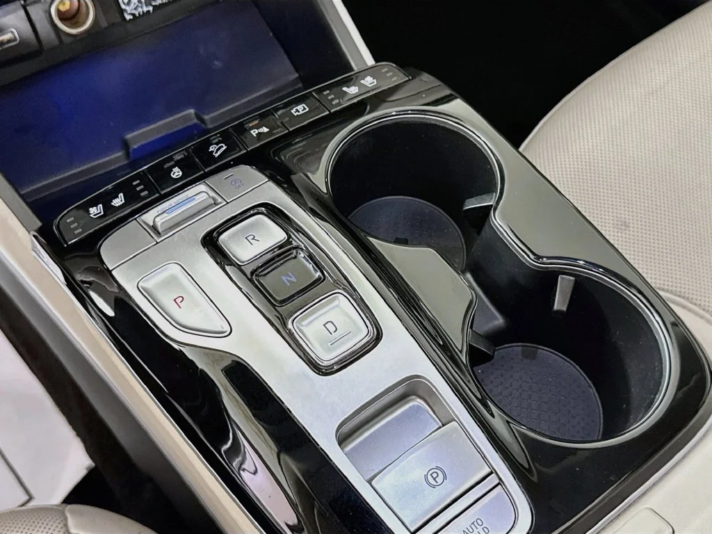 Used 2022 Black Hyundai Limited image 21