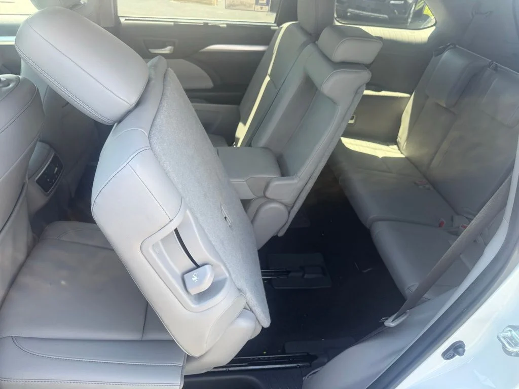 Certified Used 2019 Blizzard Pearl Toyota XLE image 34