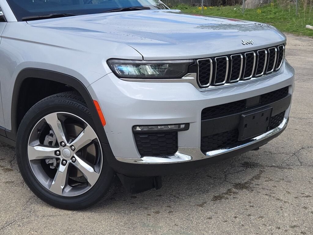 Used 2021 Silver Jeep Limited image 2