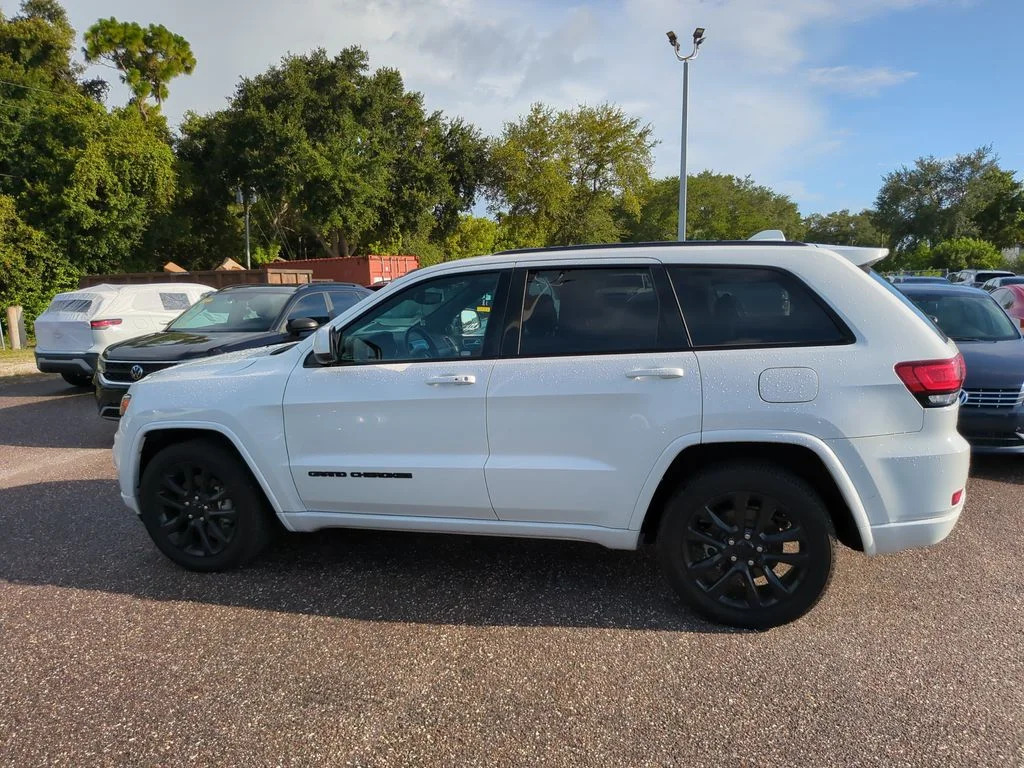 Used 2021 White Jeep Laredo X image 2