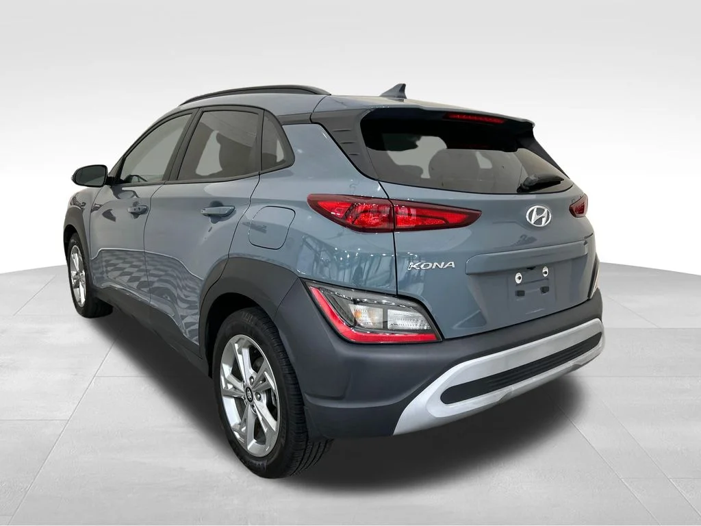 Used 2023 Green Hyundai SEL image 3