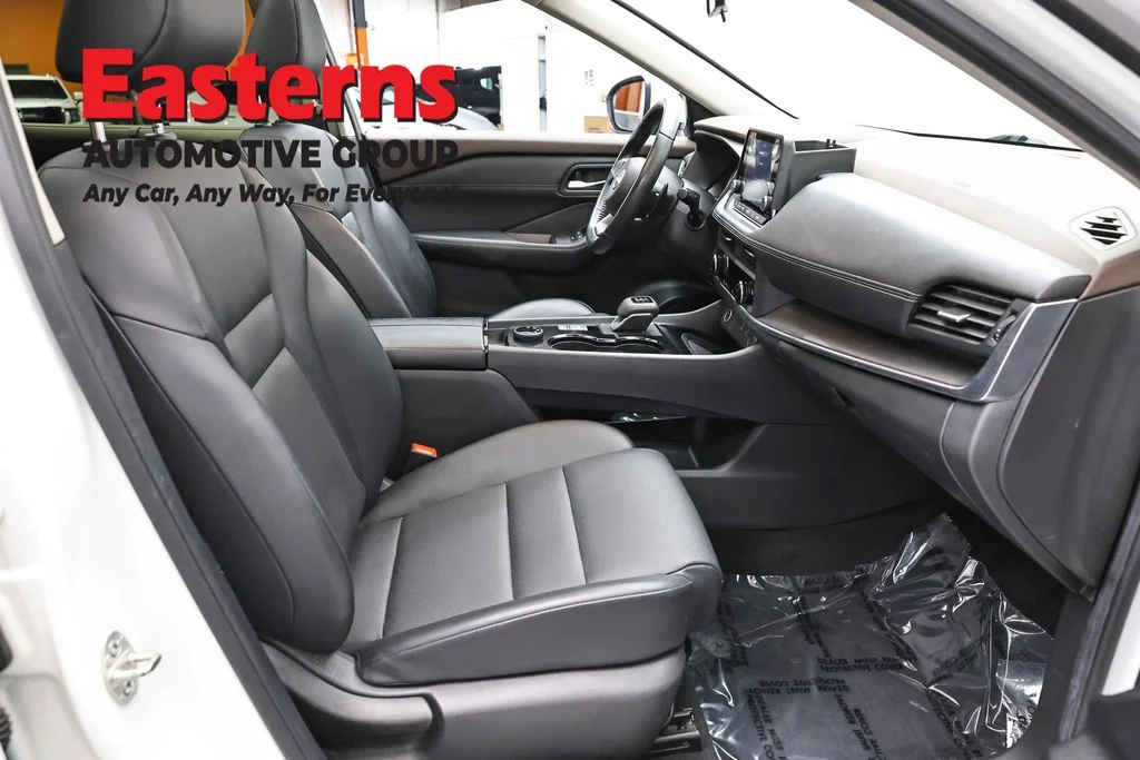 Used 2023 White Nissan SV image 25