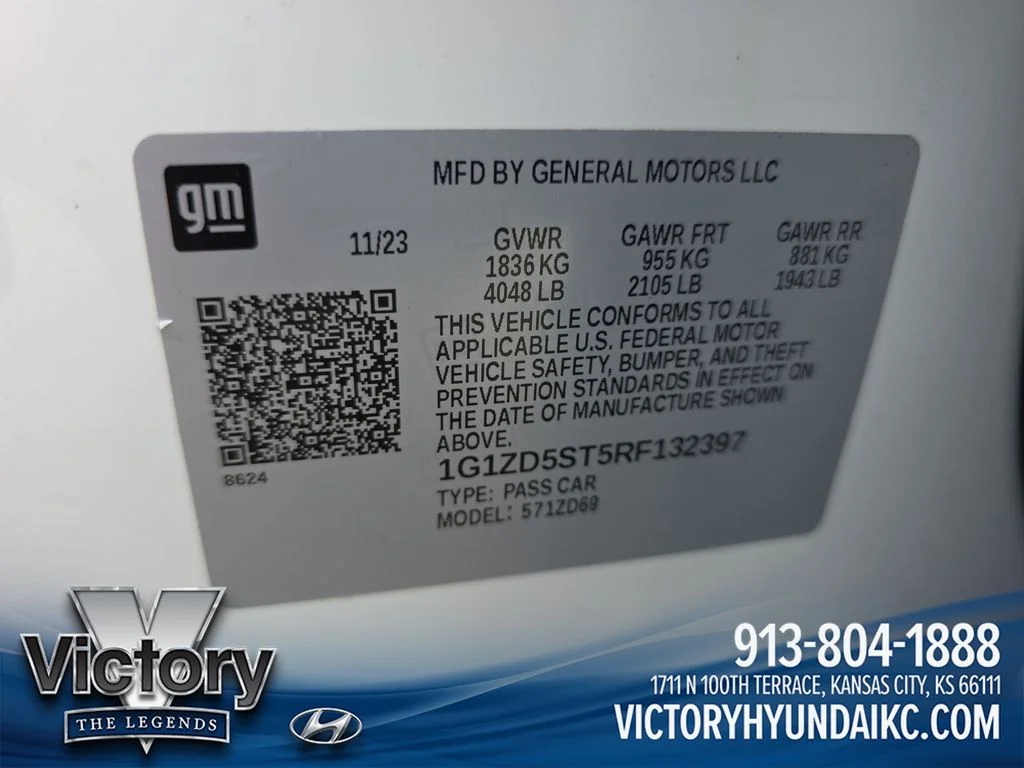 Used 2024 White Chevrolet LT image 30