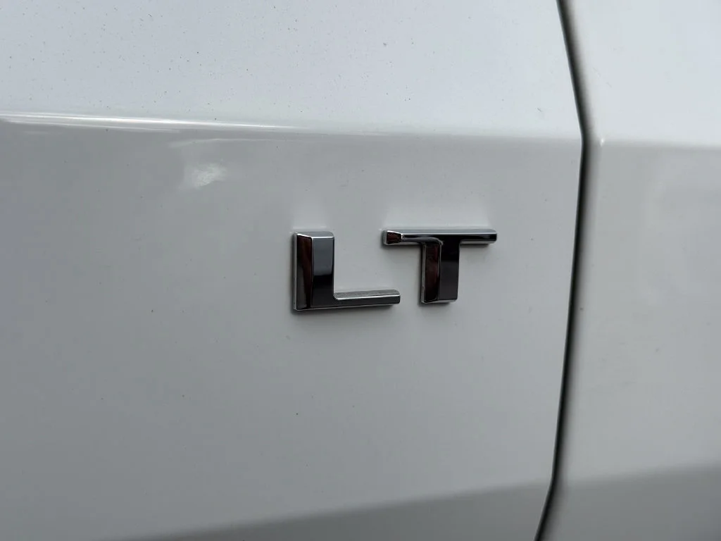 Used 2024 Summit White Chevrolet LT image 11