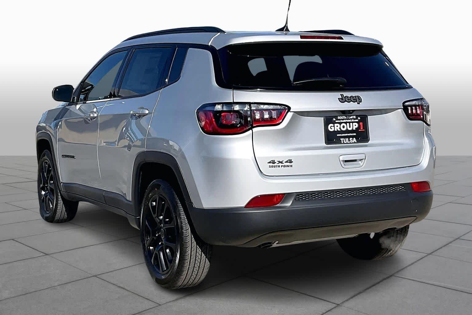 New 2026 Silver Zynith Metallic Clear-Coat Exterior Paint Jeep Latitude image 12