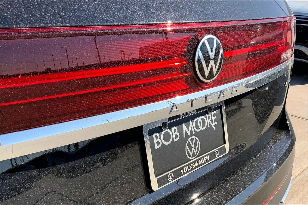 New 2026 Deep Black Pearl Volkswagen 2.0T SE w/Technology image 9