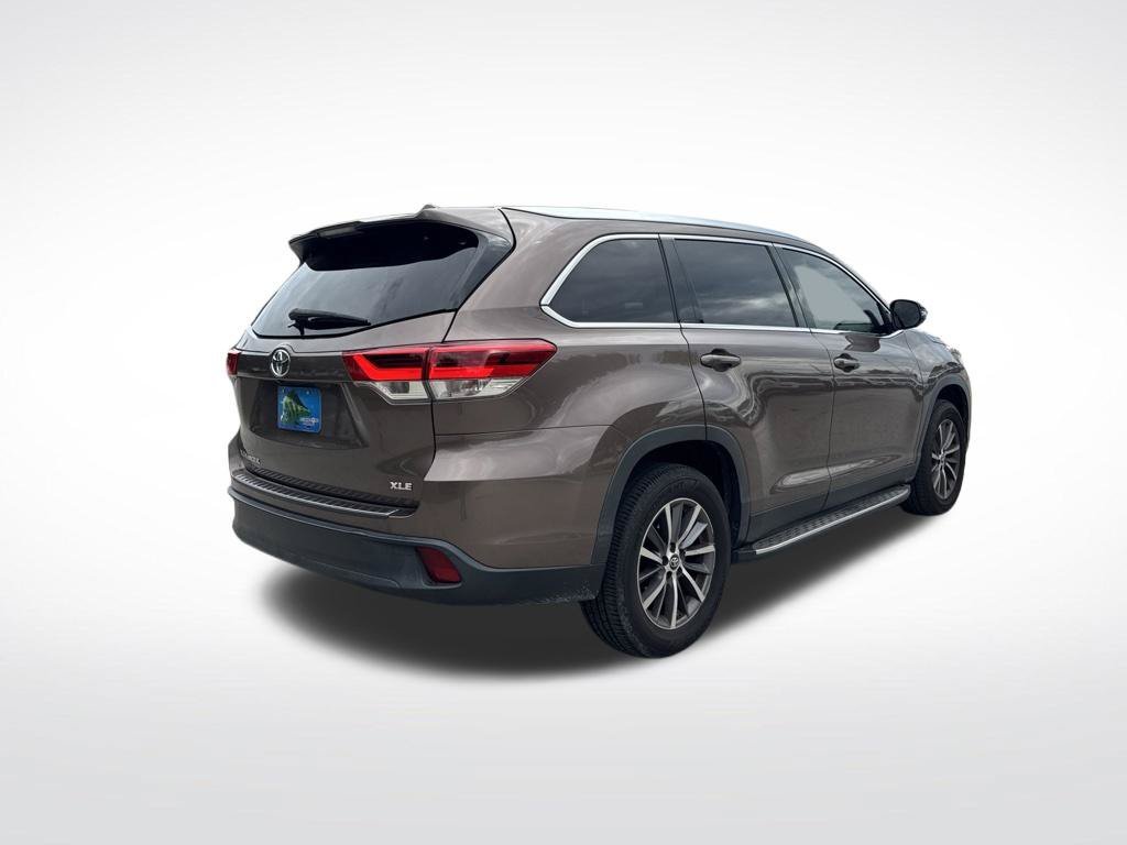 Used 2019 Brown Toyota XLE image 5