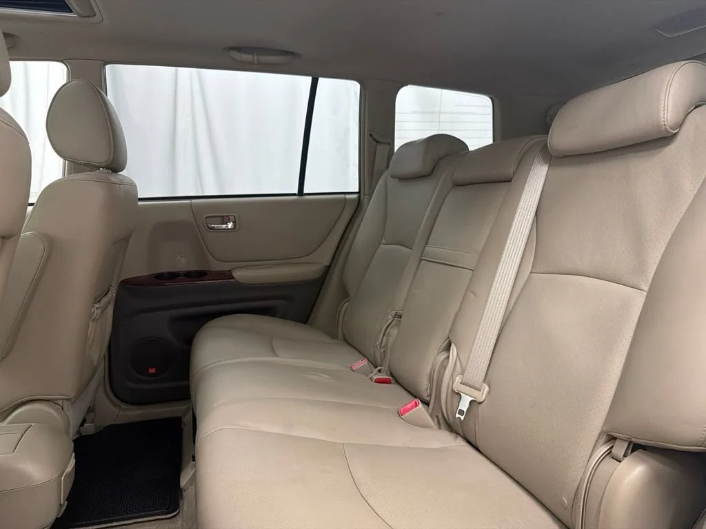 Used 2006 Gold Toyota Limited image 23