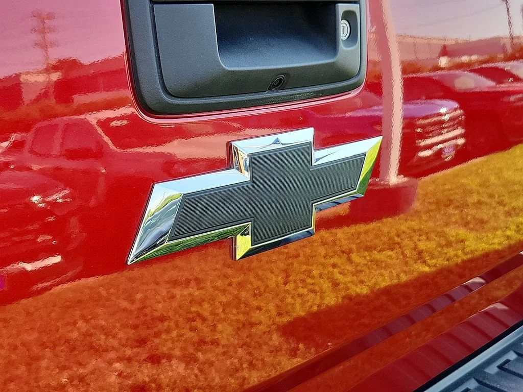 Used 2015 RED ROCK METALLIC Chevrolet 4WD Z71 image 30