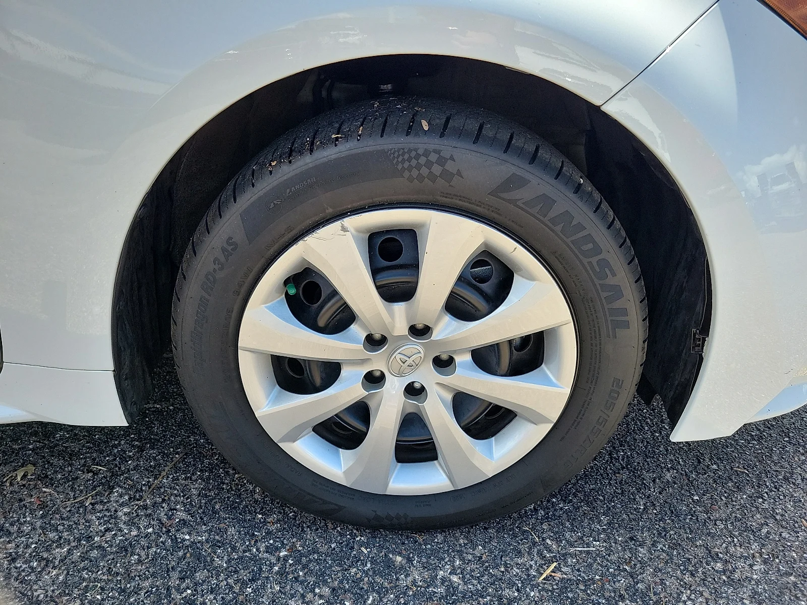 Certified Used 2024 Ice Toyota LE image 14