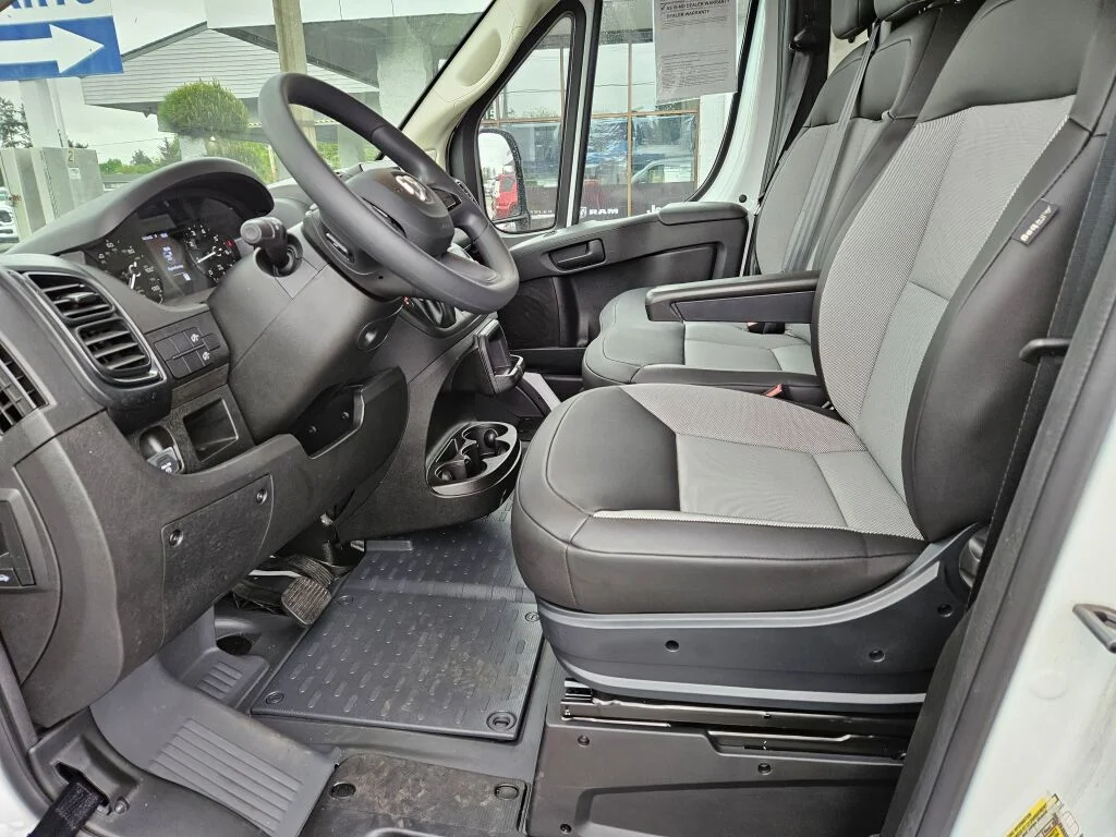 Used 2025 White Ram Base image 18