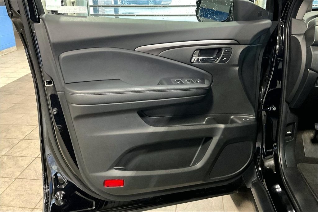 Certified Used 2022 Black Honda Special Edition image 9