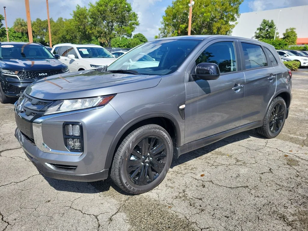 New 2027 MERCURY GRAY METALLIC Mitsubishi 2.0 LE AWC image 3