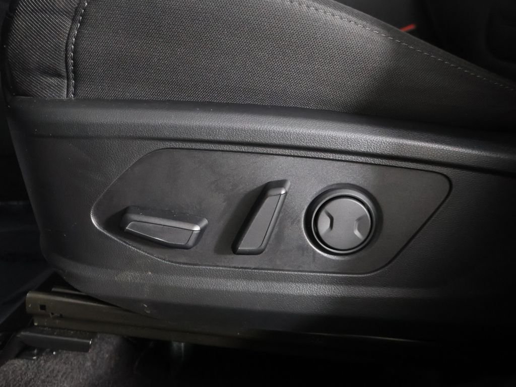 Used 2023 Black Hyundai SEL image 30