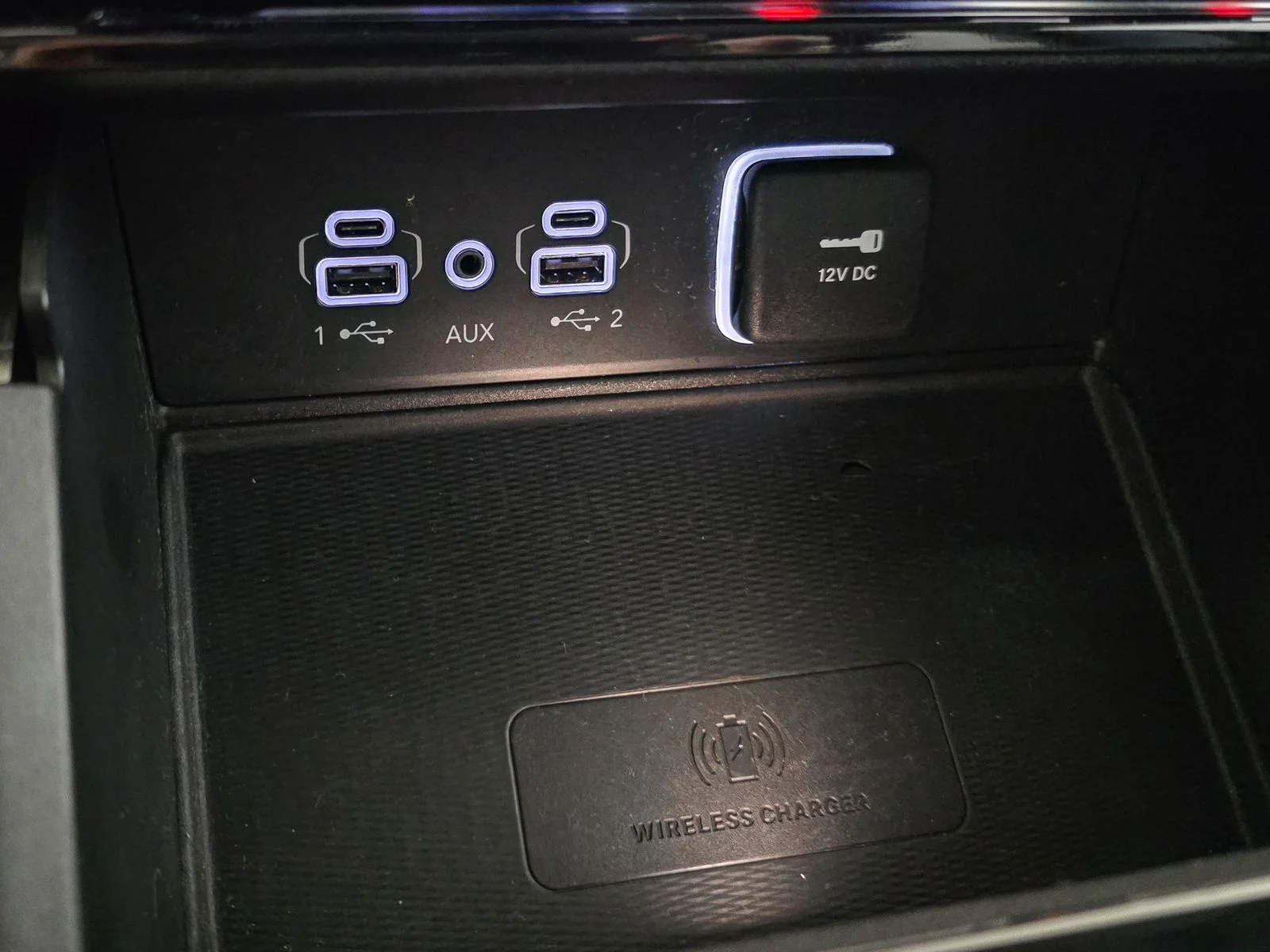 Used 2023 Silver Jeep Laredo image 27