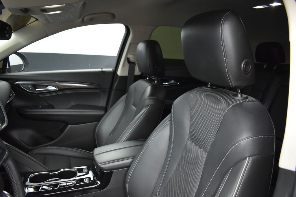 Used 2023 Summit White Buick Essence image 9