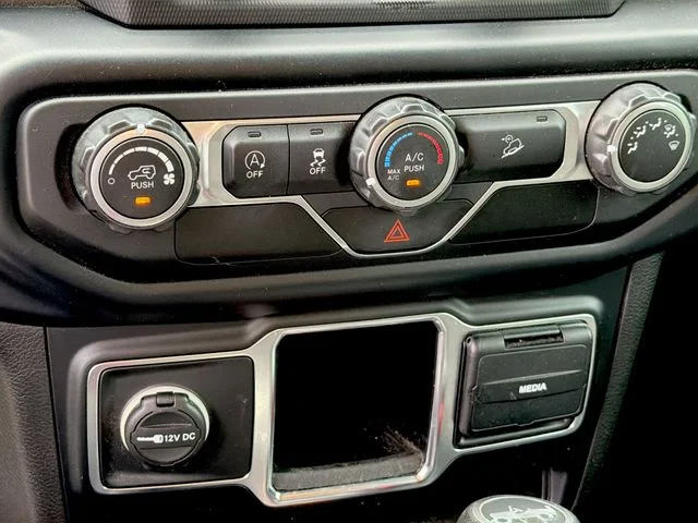 Used 2019 Green Jeep Unlimited Sport image 12