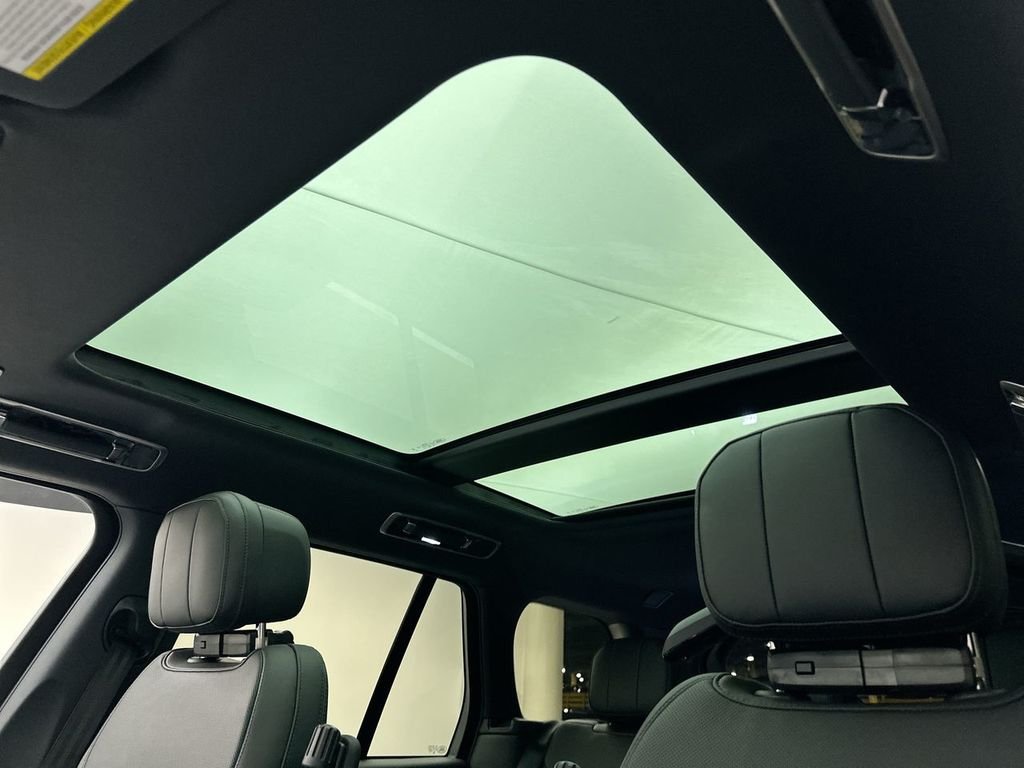 New 2026 Ostuni Pearl White Land Rover SE image 11