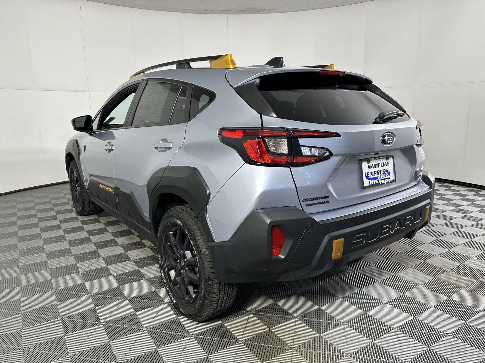 Used 2024 Ice Silver Metallic Subaru Wilderness image 13