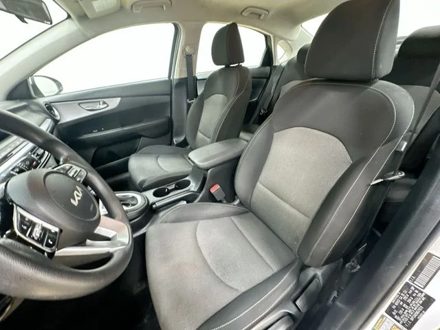 Used 2022 Snow White Pearl Kia LXS image 14