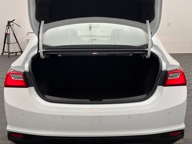 Used 2024 Summit White Chevrolet LT image 8
